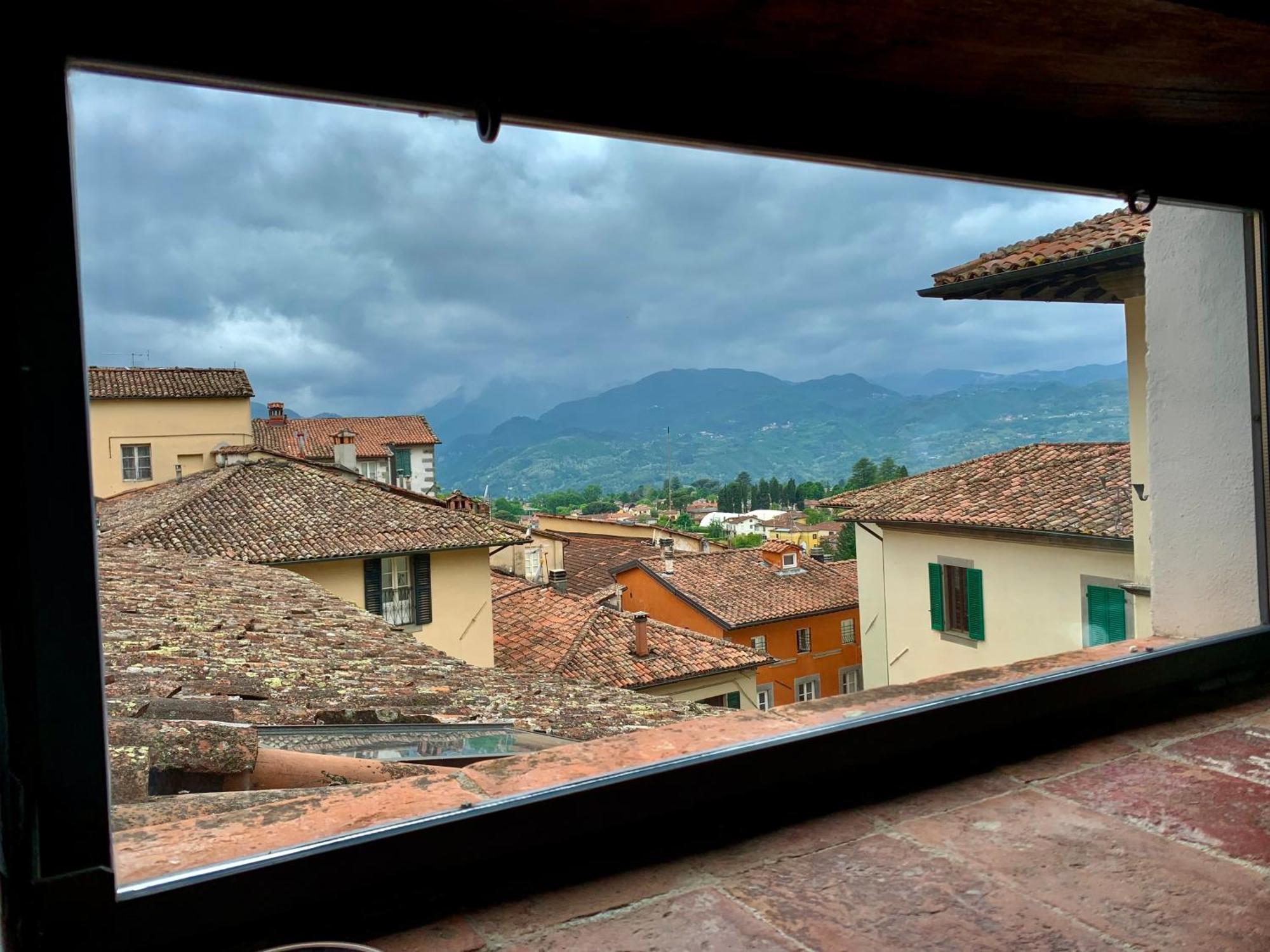 Вилла Una Terrazza Nel Centro Storico Барга Экстерьер фото